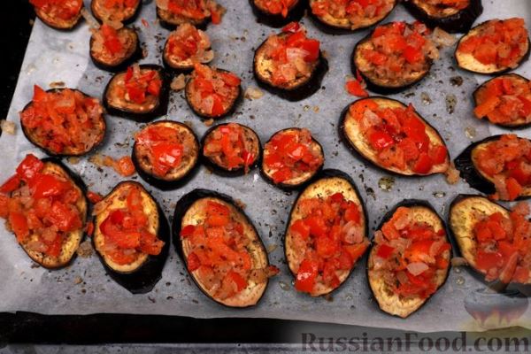 Баклажаны, запечённые с болгарским перцем и моцареллой