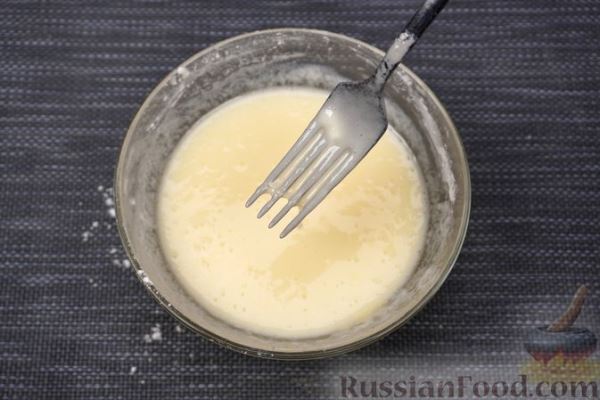 Песочный тарт со сливами в сметанной заливке
