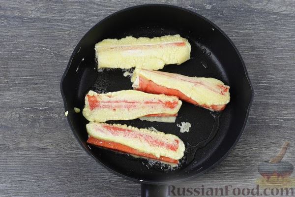 Жареные крабовые палочки, фаршированные грибами