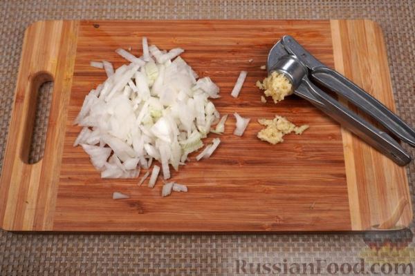 Баклажаны, запечённые с болгарским перцем и моцареллой