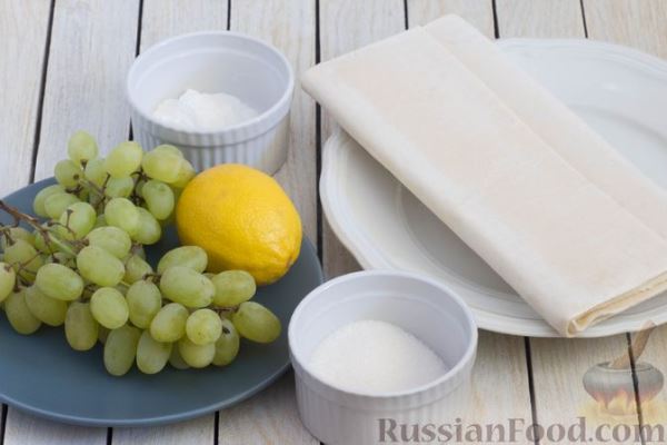 Слойки с виноградом и лимонной цедрой