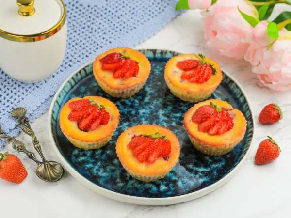 Мини-чизкейки с клубникой