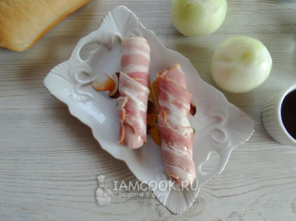 Хот-дог с беконом