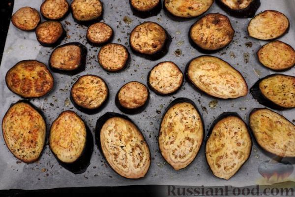 Баклажаны, запечённые с болгарским перцем и моцареллой