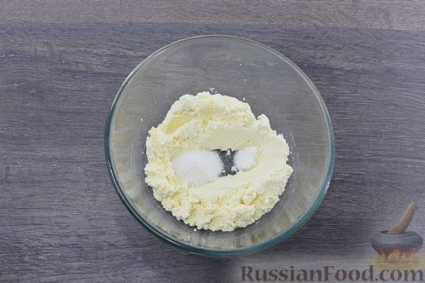 Гренки с творогом, виноградом и сыром (в духовке)