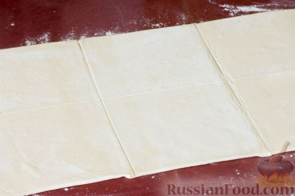 Слойки с виноградом и лимонной цедрой