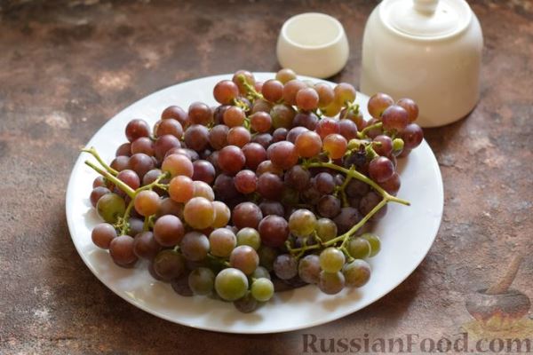 Консервированный виноград гроздьями