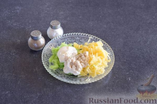 Закуска из ветчины и сыра с соусом из хрена