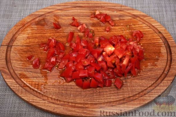 Битые баклажаны, фаршированные сыром, брынзой и помидорами (в духовке)