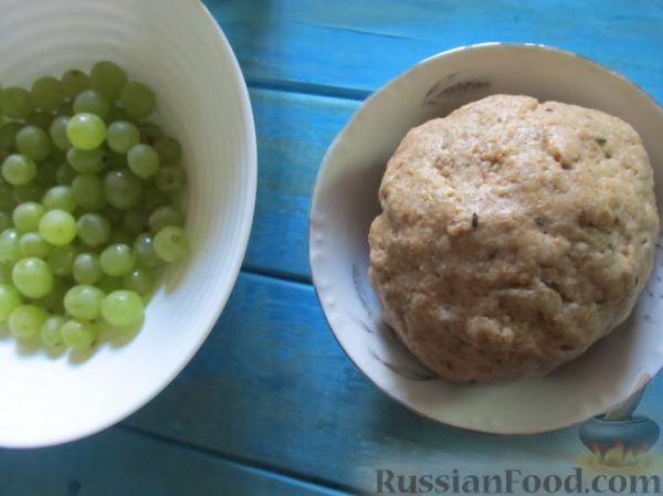 Фокачча из цельнозерновой муки, с виноградом