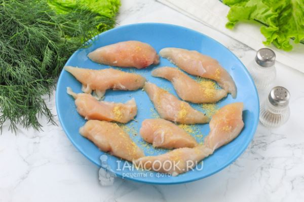 Салат с хрустящим баклажаном и курицей