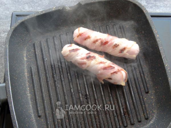 Хот-дог с беконом
