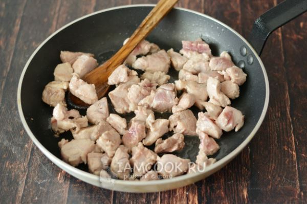Гуляш из свинины с кетчупом