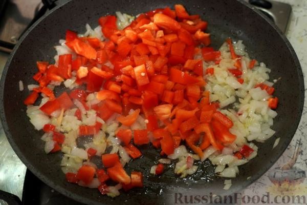Баклажаны, запечённые с болгарским перцем и моцареллой