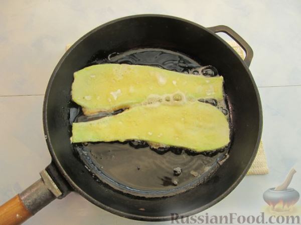 Рулетики из кабачков с плавленым сыром, помидорами и яйцами