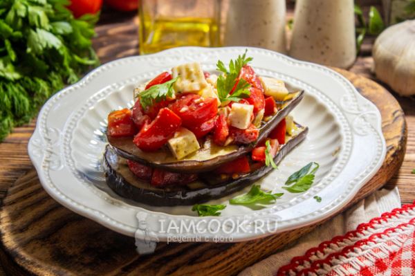 Баклажаны с адыгейским сыром и помидорами