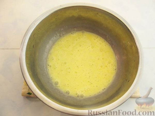 Рулетики из кабачков с плавленым сыром, помидорами и яйцами
