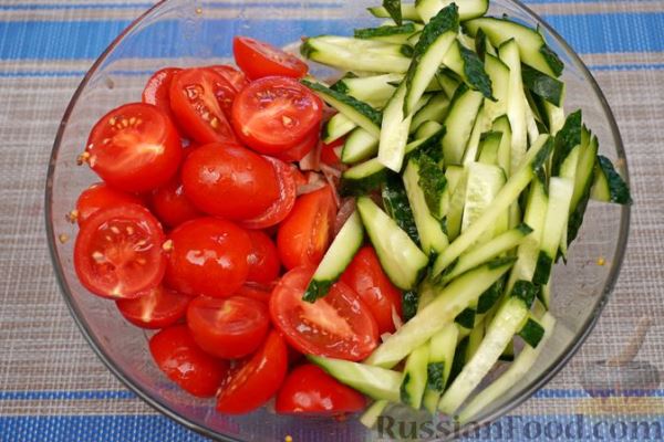 Салат с крабовыми палочками, огурцами и помидорами