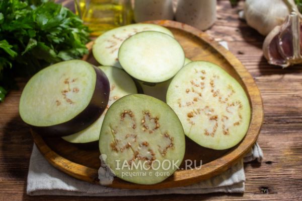 Баклажаны с жареным адыгейским сыром
