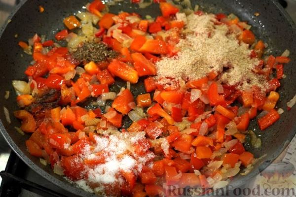 Баклажаны, запечённые с болгарским перцем и моцареллой