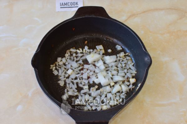 Тарталетки с курицей, грибами и ананасами