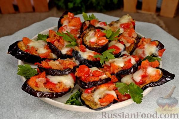 Баклажаны, запечённые с болгарским перцем и моцареллой