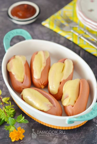 Сардельки с сыром в духовке