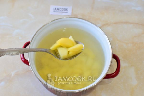Грибной суп с тушенкой