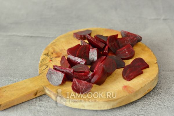 Свекла с соусом песто
