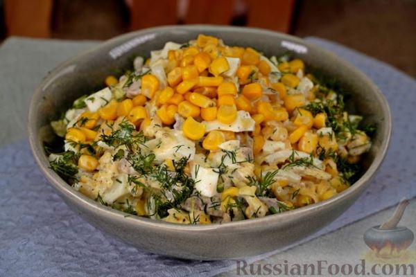 Салат с говядиной, сыром и кукурузой