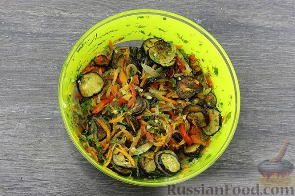 Маринованная закуска из баклажанов с овощами