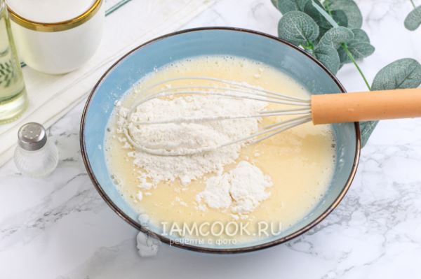 Пирог с малиной на сковороде