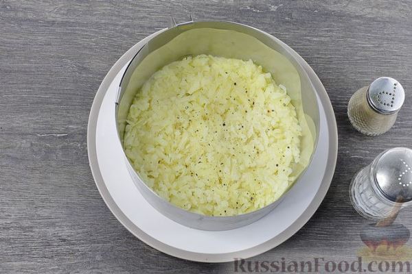 Слоёный салат с крабовыми палочками и свёклой
