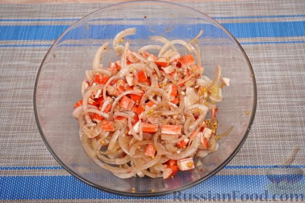 Салат с крабовыми палочками, огурцами и помидорами