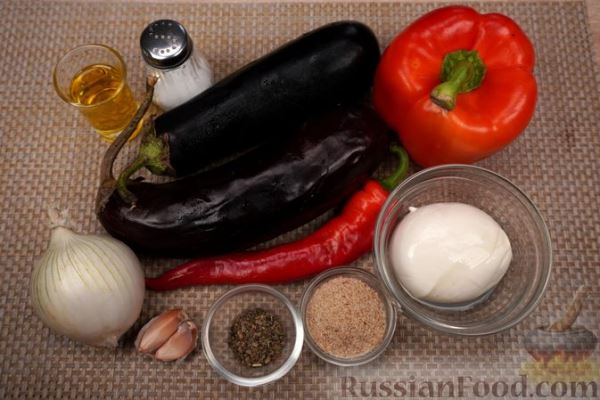 Баклажаны, запечённые с болгарским перцем и моцареллой