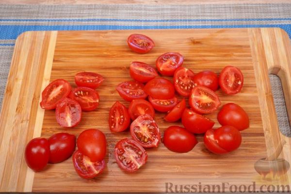 Салат с крабовыми палочками, огурцами и помидорами