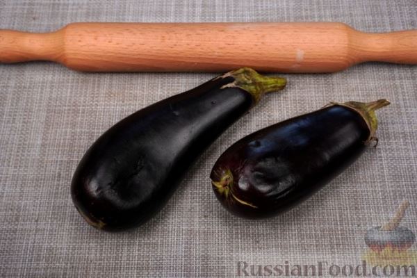 Битые баклажаны, фаршированные сыром, брынзой и помидорами (в духовке)