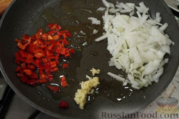 Баклажаны, запечённые с болгарским перцем и моцареллой