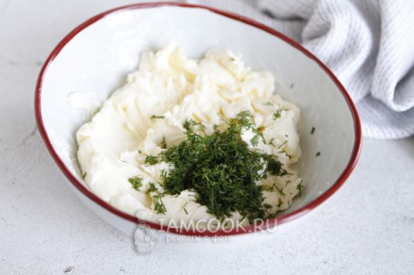 Сливочное масло с укропом и чесноком