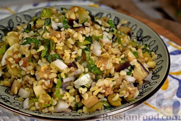 Салат с булгуром и овощами