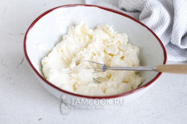 Сливочное масло с укропом и чесноком