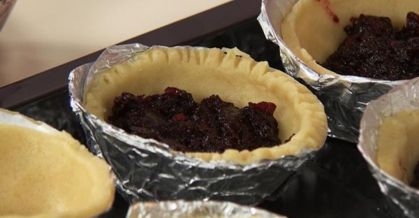 Ягодные лукошки с миндальным кремом