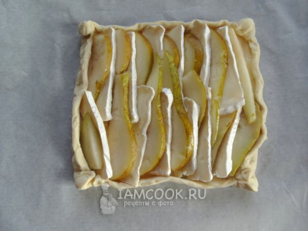 Слойка с сыром и грушей