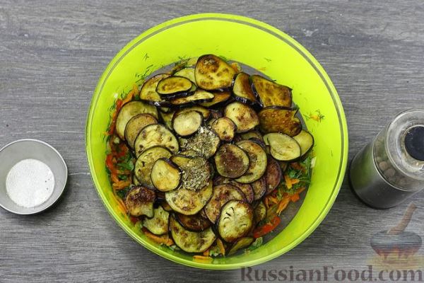 Маринованная закуска из баклажанов с овощами