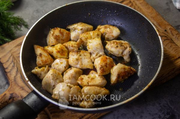 Боул с курицей и авокадо