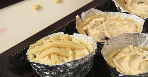 Ягодные лукошки с миндальным кремом