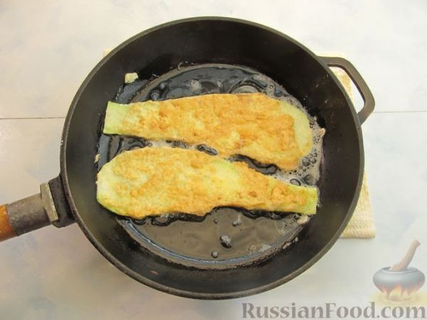 Рулетики из кабачков с плавленым сыром, помидорами и яйцами