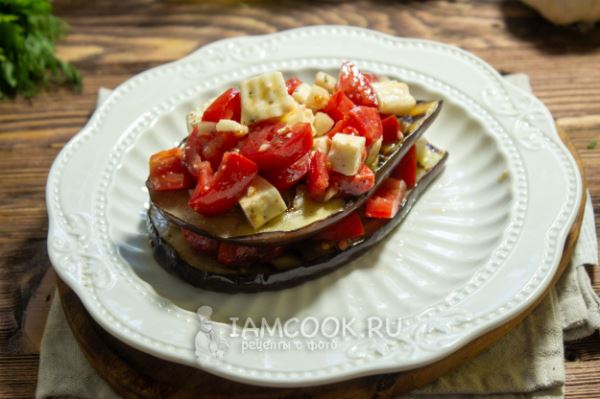 Баклажаны с адыгейским сыром и помидорами