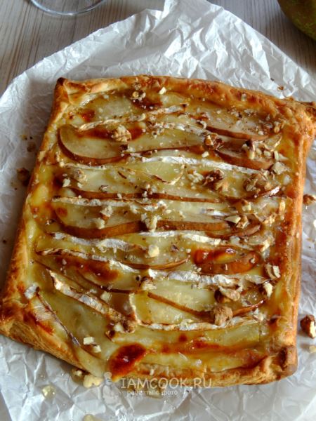 Слойка с сыром и грушей