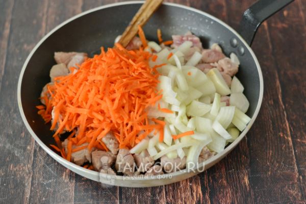 Гуляш из свинины с кетчупом